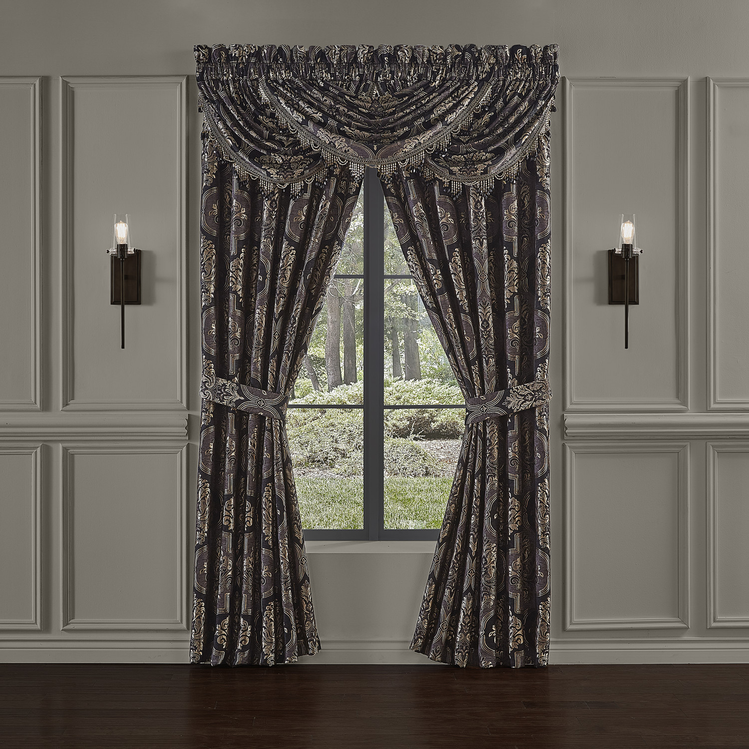 Black Queen 4Pc. Comforter Set