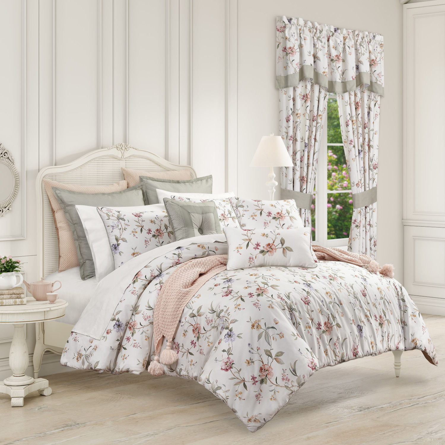 Ivory King/Cal King 3Pc. Comforter Set