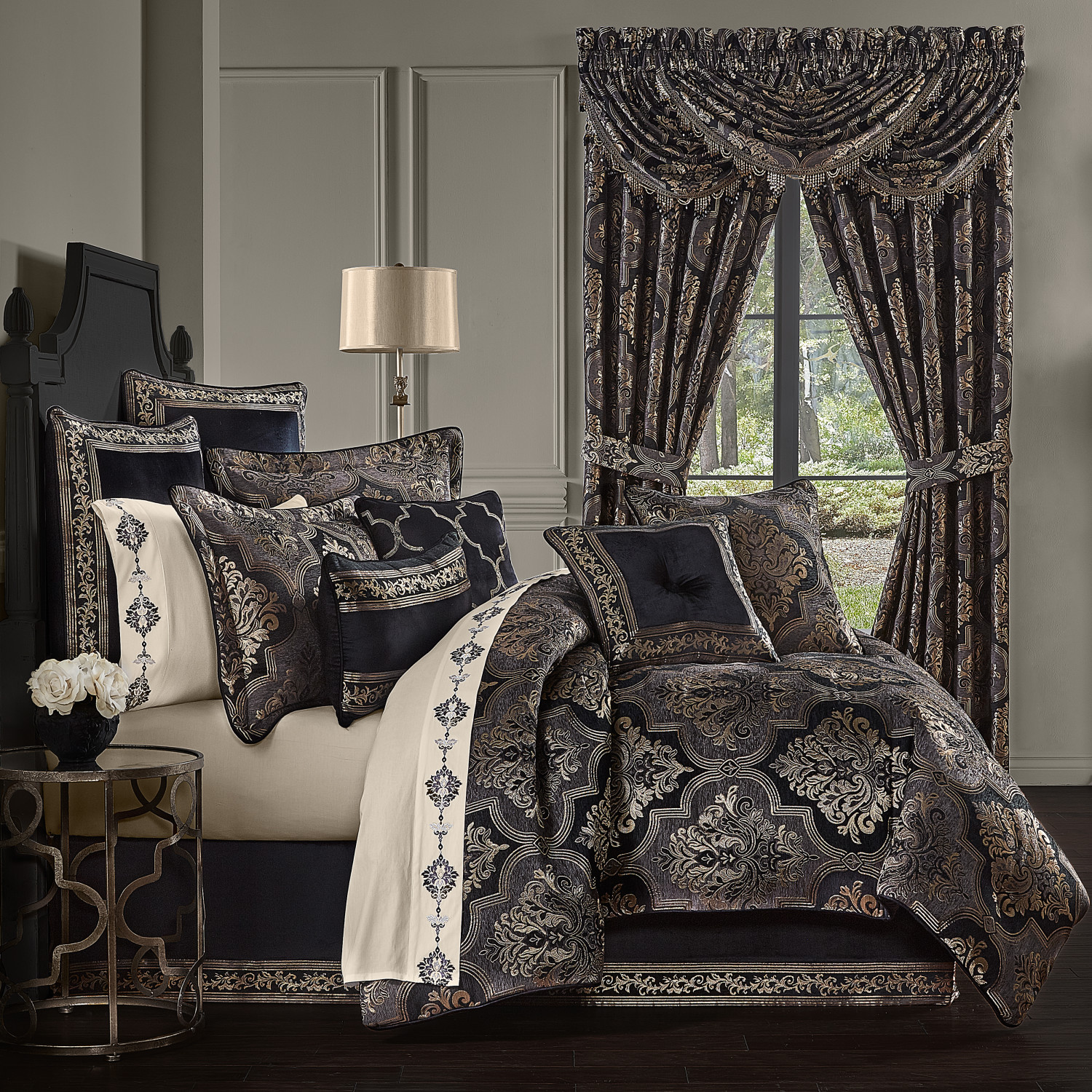 Black Queen 4Pc. Comforter Set