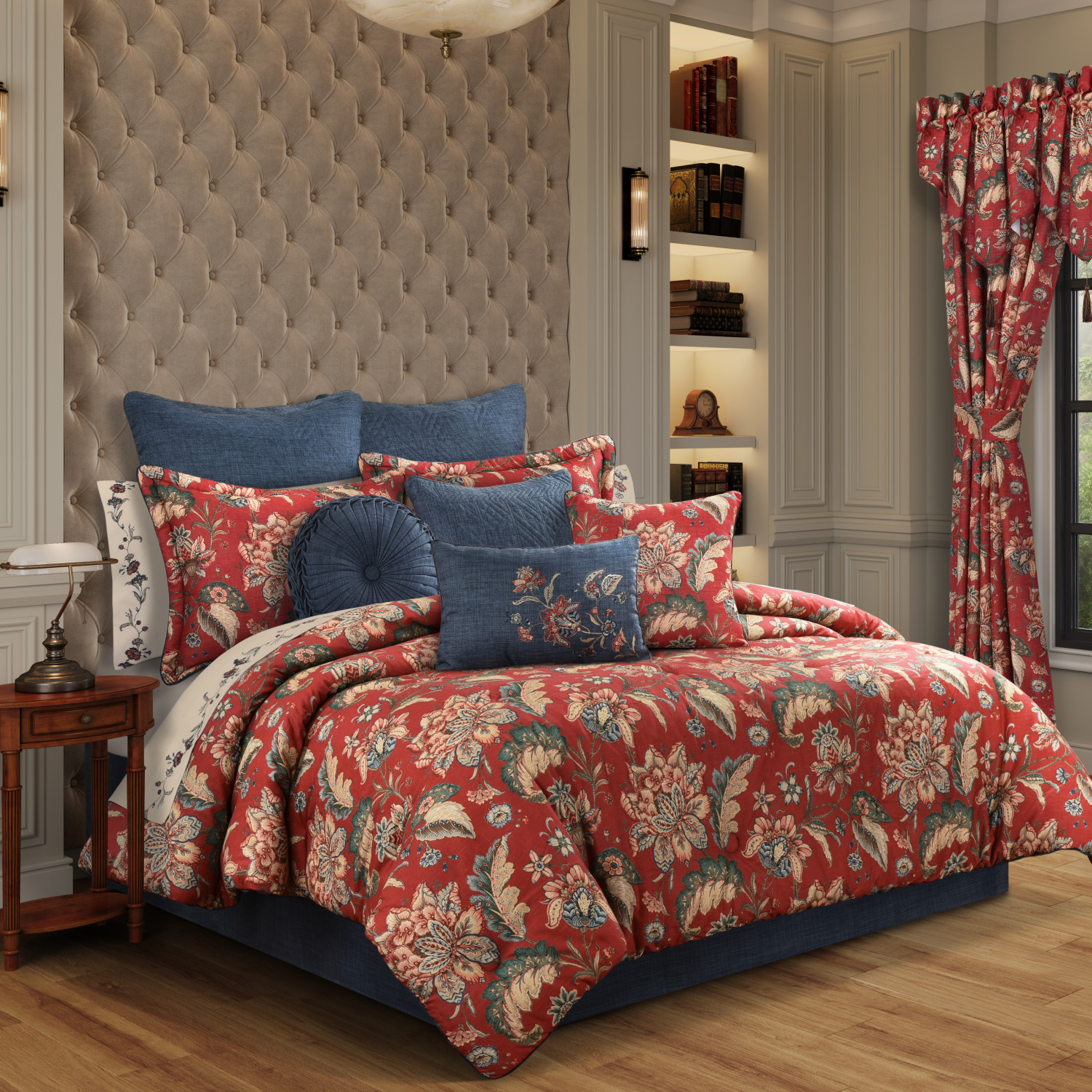 Red Queen 4Pc. Comforter Set