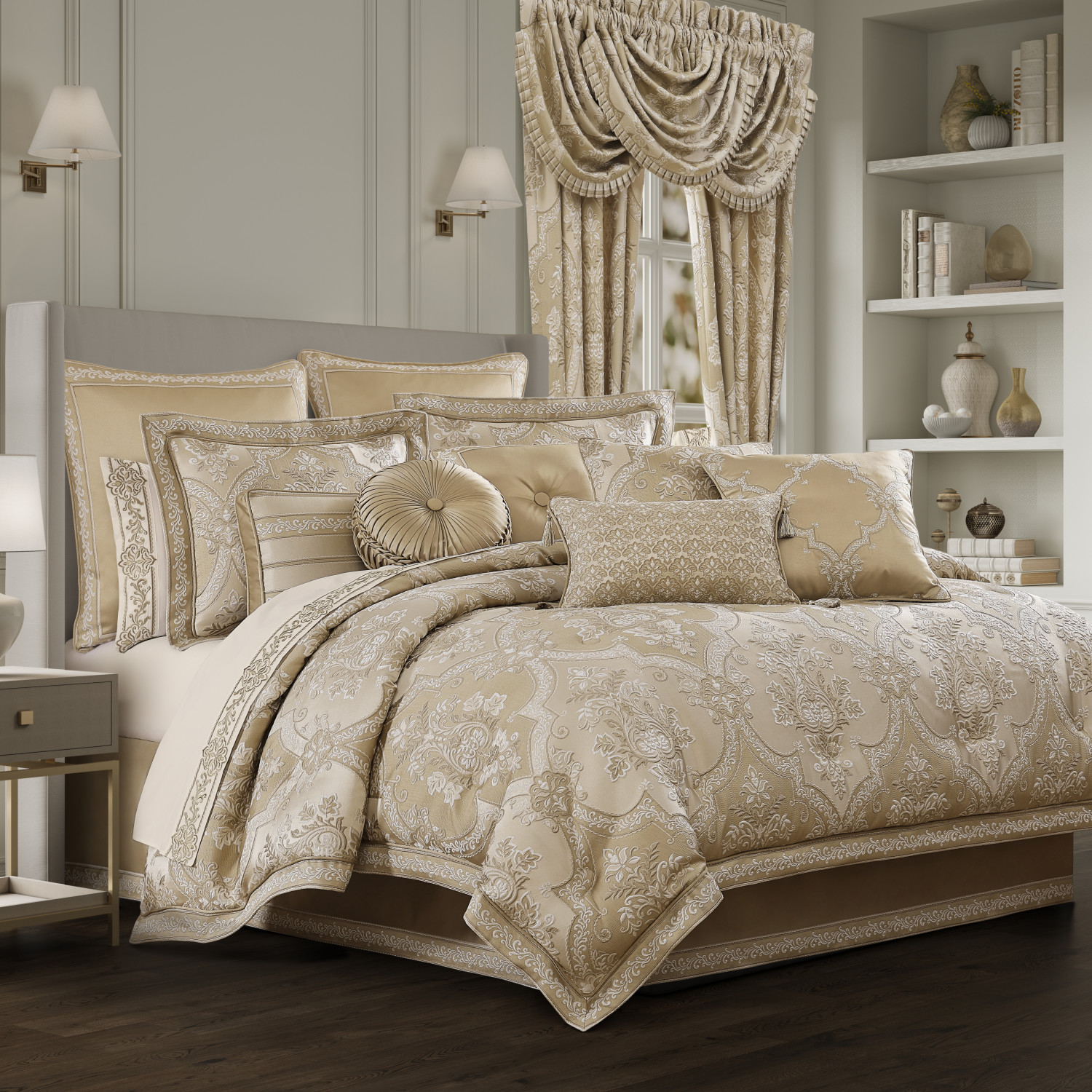 Gold Queen 4Pc. Comforter Set