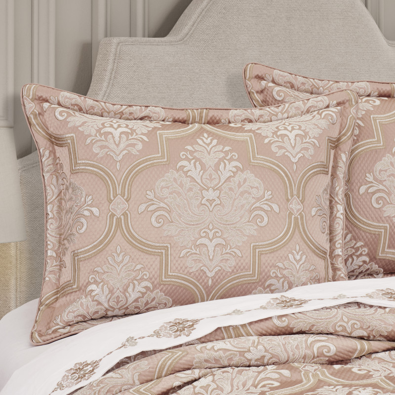 Blush Queen 4Pc. Comforter Set
