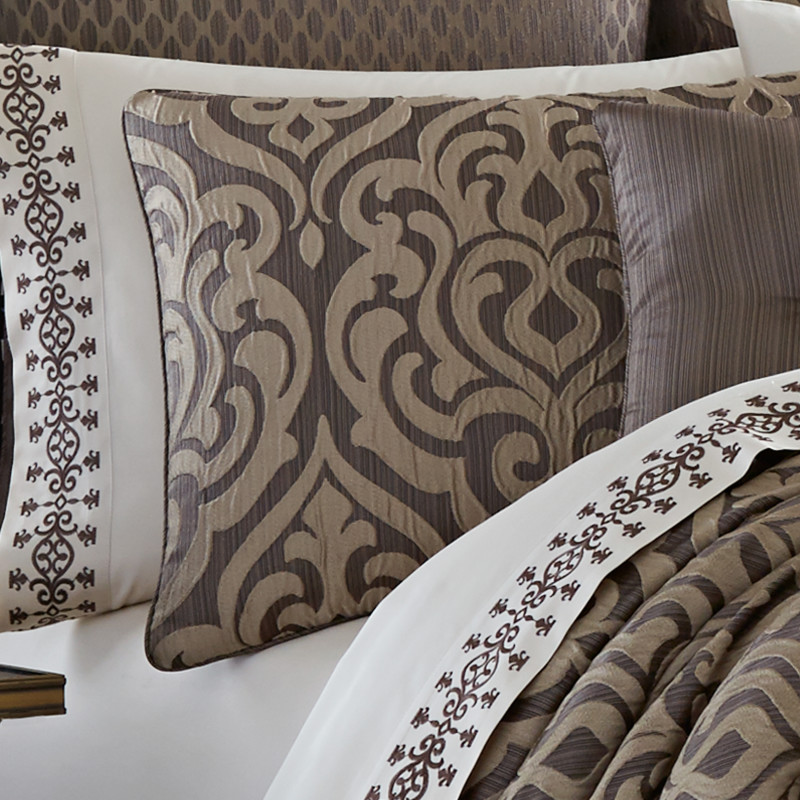 Mink Queen 4Pc. Comforter Set