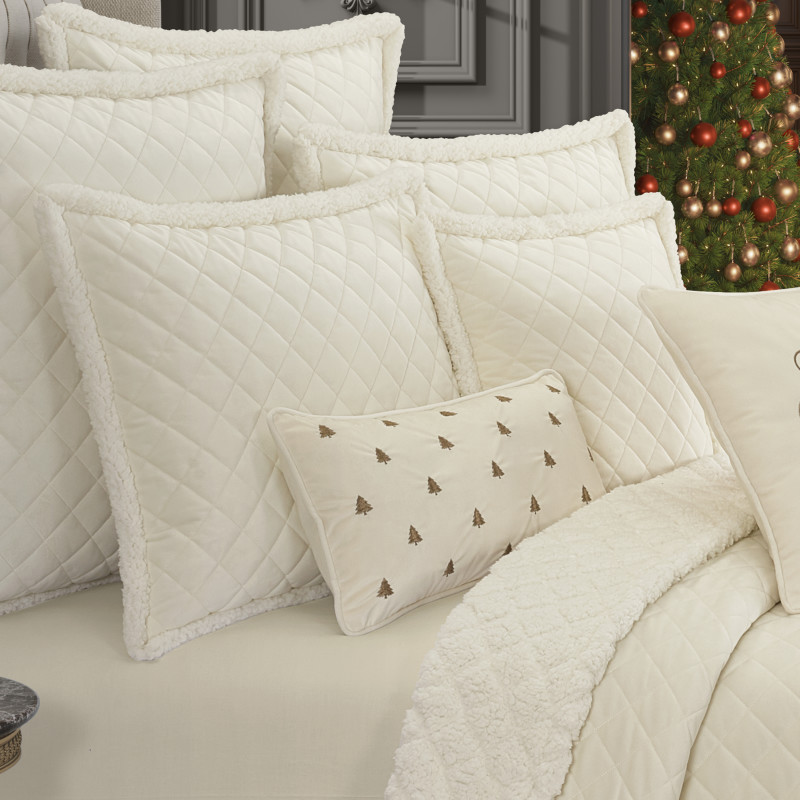 Winter White Full/Queen 3Pc. Quilt Set