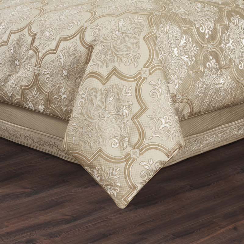 Champagne Queen 4Pc. Comforter Set