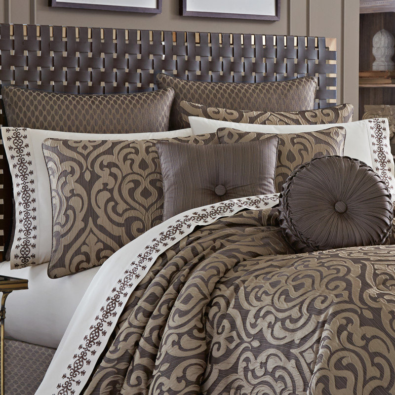 Mink Queen 4Pc. Comforter Set