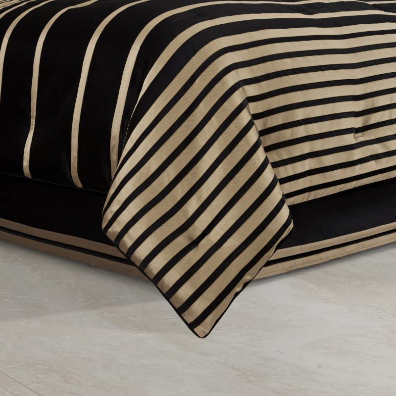 Black Queen 4Pc. Comforter Set