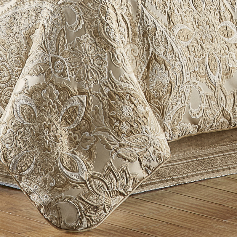 Beige Queen 4Pc. Comforter Set