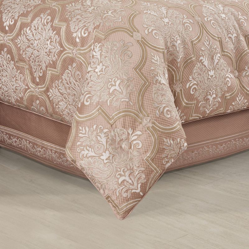 Blush Queen 4Pc. Comforter Set