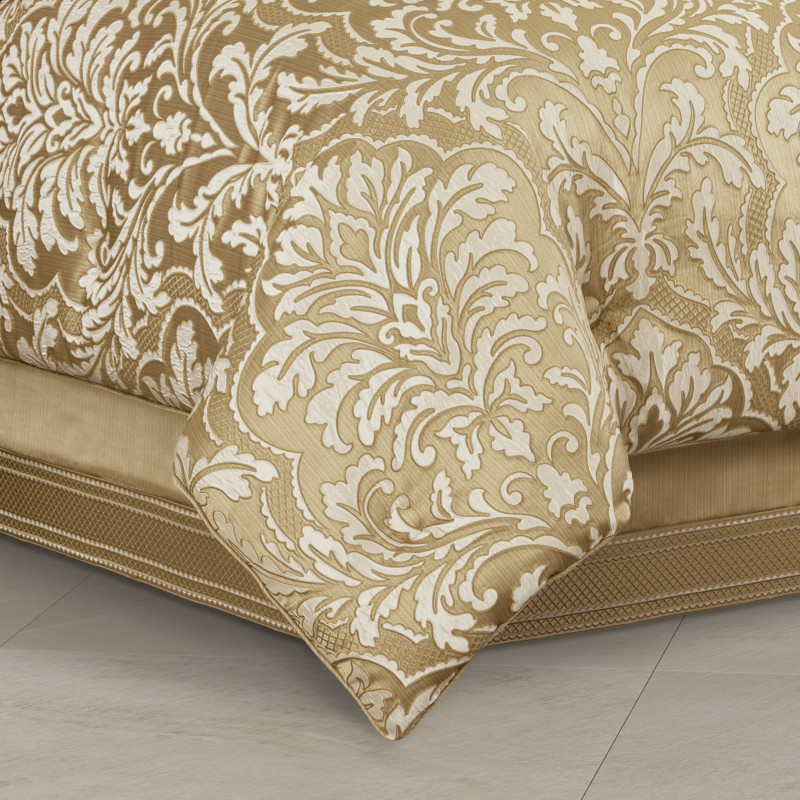Gold Queen 4Pc. Comforter Set