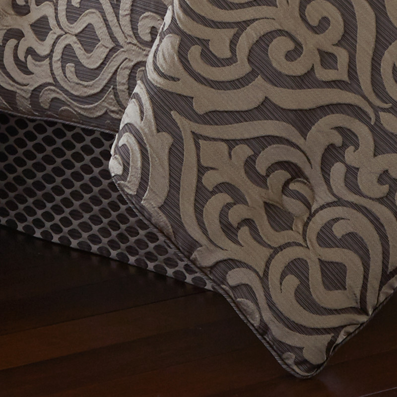 Mink Queen 4Pc. Comforter Set