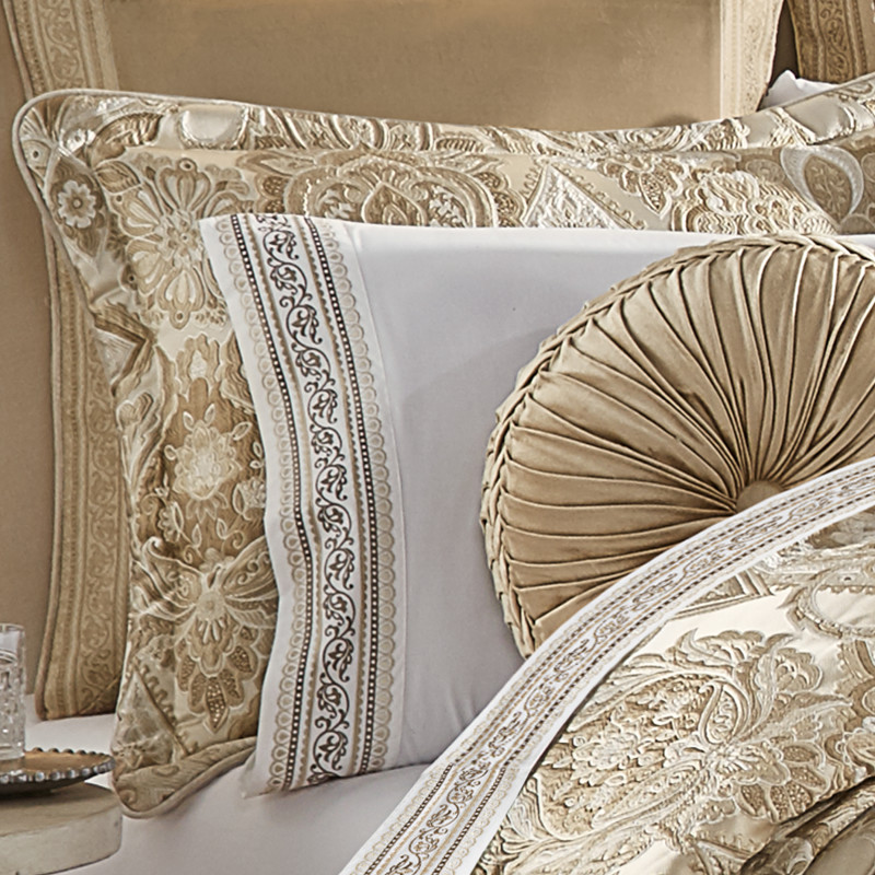 Beige Queen 4Pc. Comforter Set