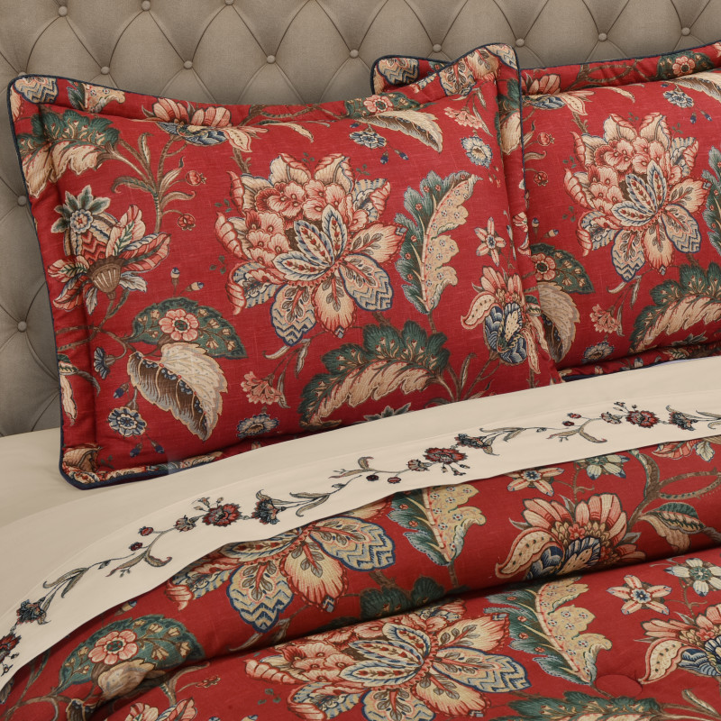 Red Queen 4Pc. Comforter Set