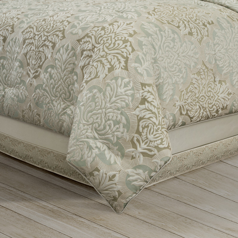 Aqua Queen 4Pc. Comforter Set