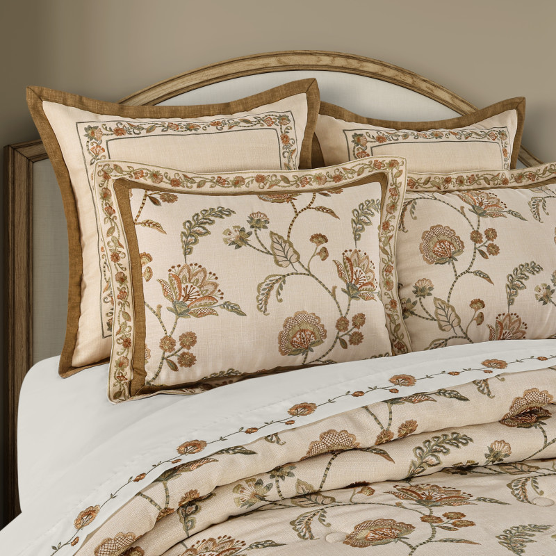 Apricot Queen 4Pc. Comforter Set