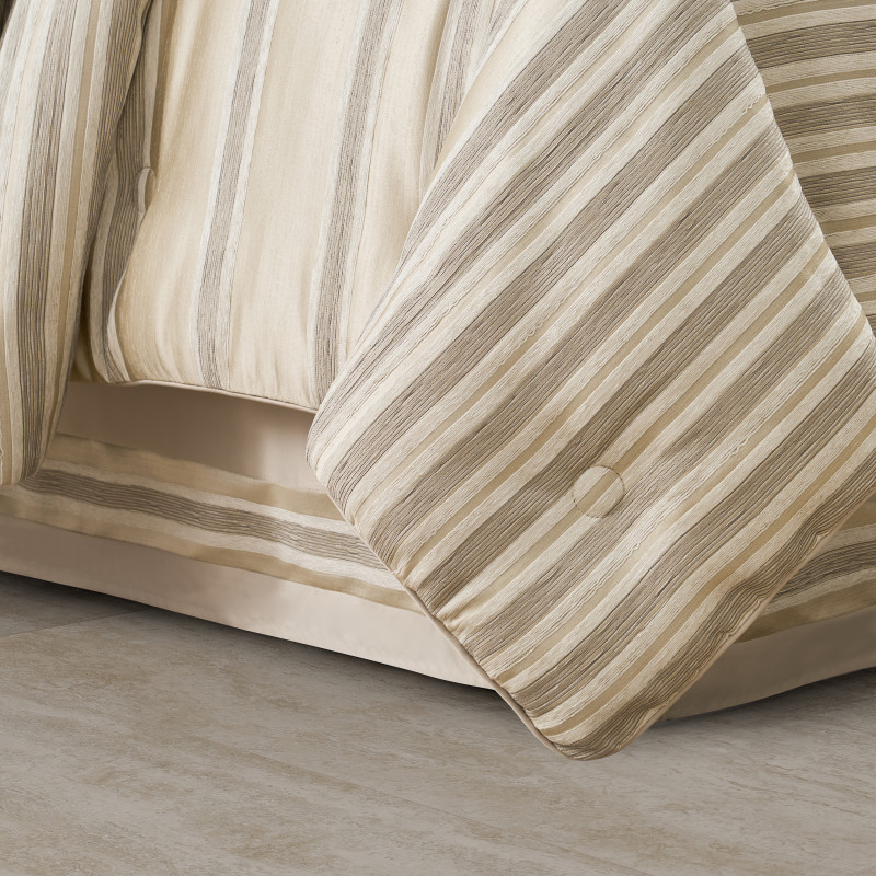 Almond Queen 4Pc. Comforter Set