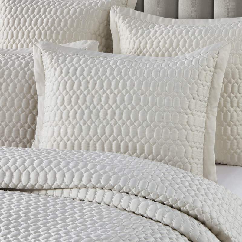 Ivory Full/Queen 3Pc. Quilt Set