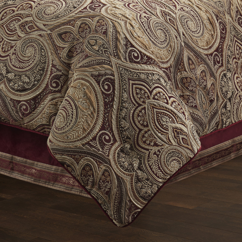 Crimson Queen 4Pc. Comforter Set