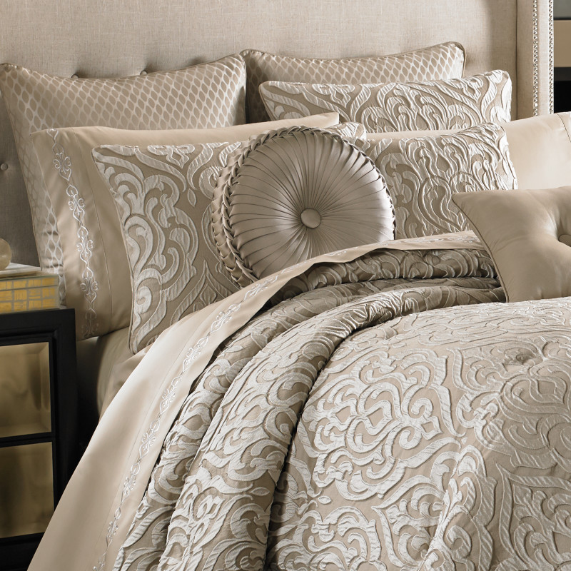 Sand Queen 4Pc. Comforter Set