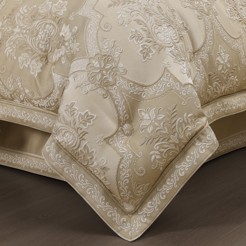 Gold Queen 4Pc. Comforter Set