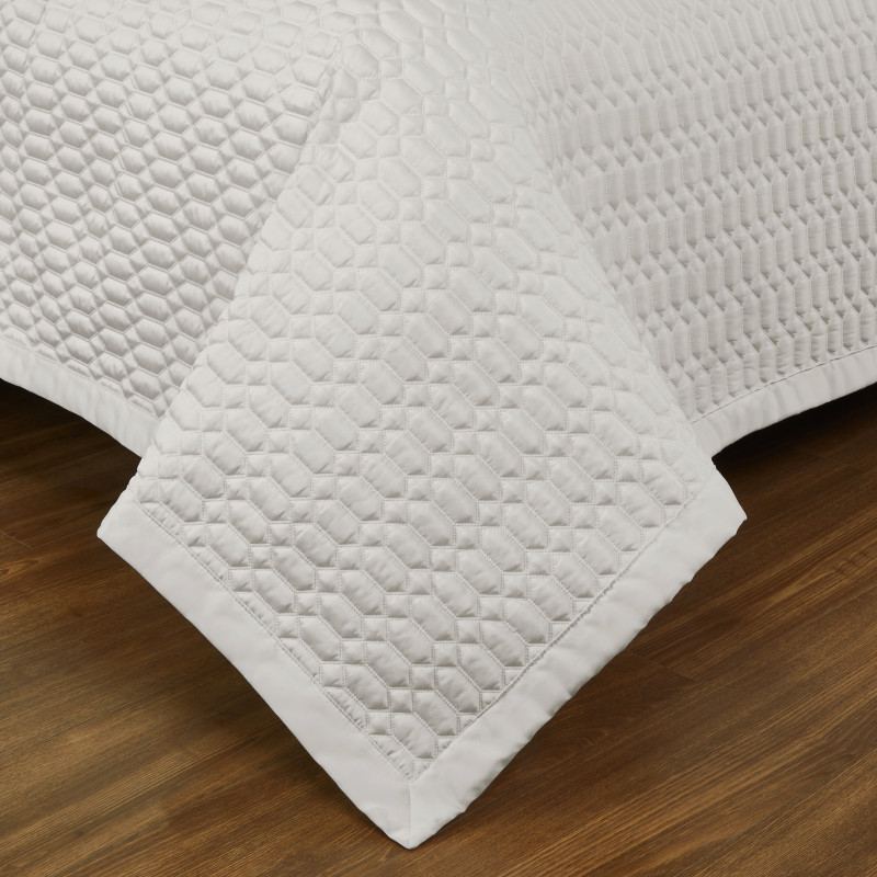 Ivory Full/Queen 3Pc. Quilt Set