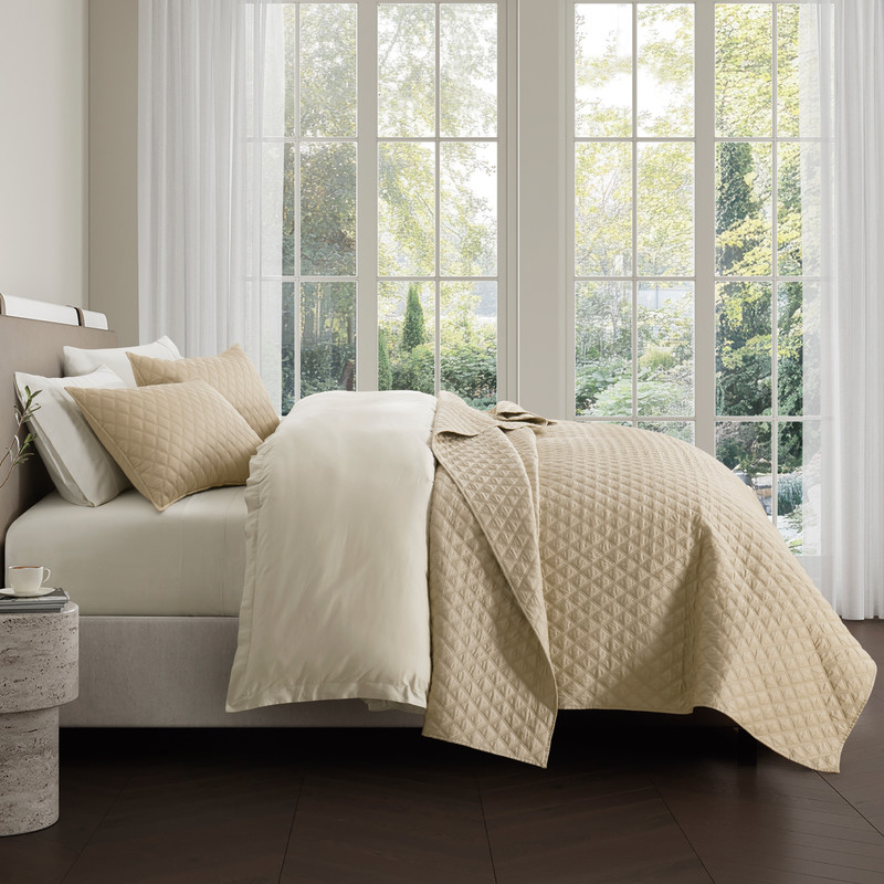 Pale Gold King/Cal King 3Pc. Quilt Set