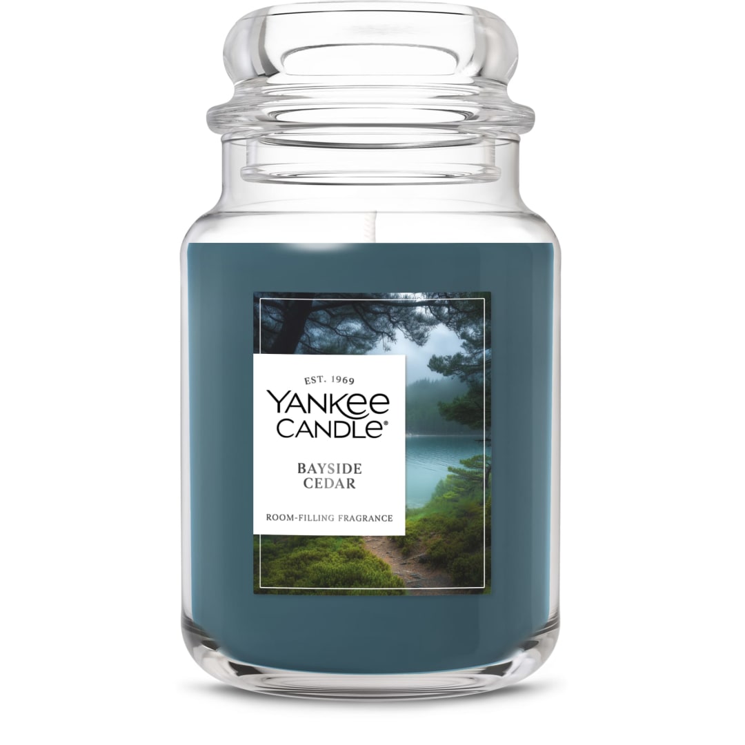 Yankee Candle Large Jar Scented Candle with up to 150 Hour Burn Time, Premium Plant Wax Blend for Consistent Burn, 22 oz Jar Candle with Room Filling Fragrance, Bayside Cedar