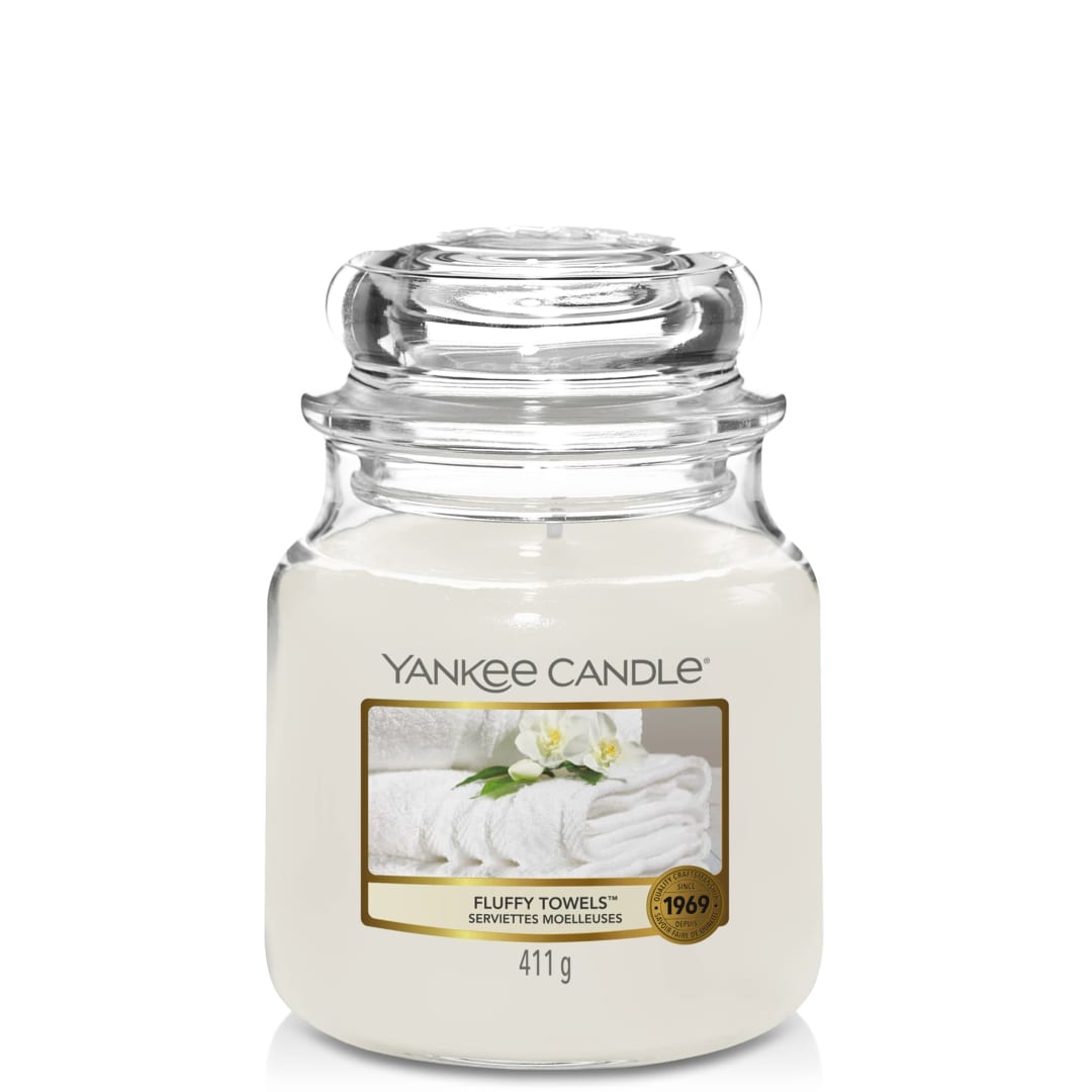 Yankee Candle® Scented Candle | Fluffy Towels Medium Jar Candle | Burn Time: up to 75 Hours