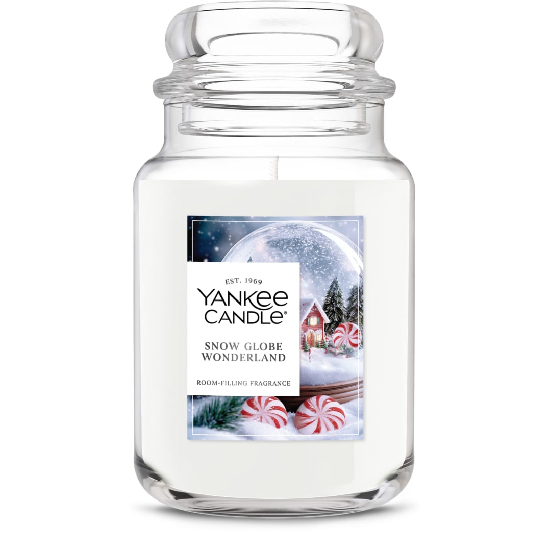Yankee Candle® Snow Globe Wonderland Scented Candle, 22oz Large Jar with up to 150 Hour Burn Time, Great for gifting, Holidays