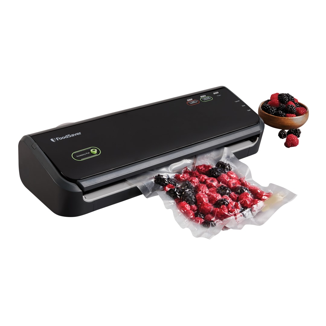 FoodSaver Vacuum Sealer, Starter Kit with Bonus Rolls, 3 Rolls & 5 Vacuum Seal Bags, Black - FM2000