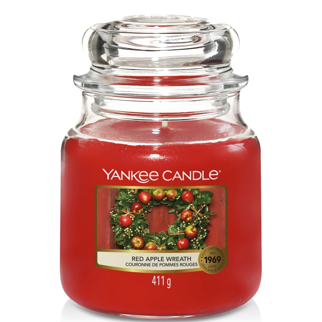 Yankee Candle® Scented Candle | Red Apple Wreath Medium Jar Candle| Burn Time: up to 75 Hours