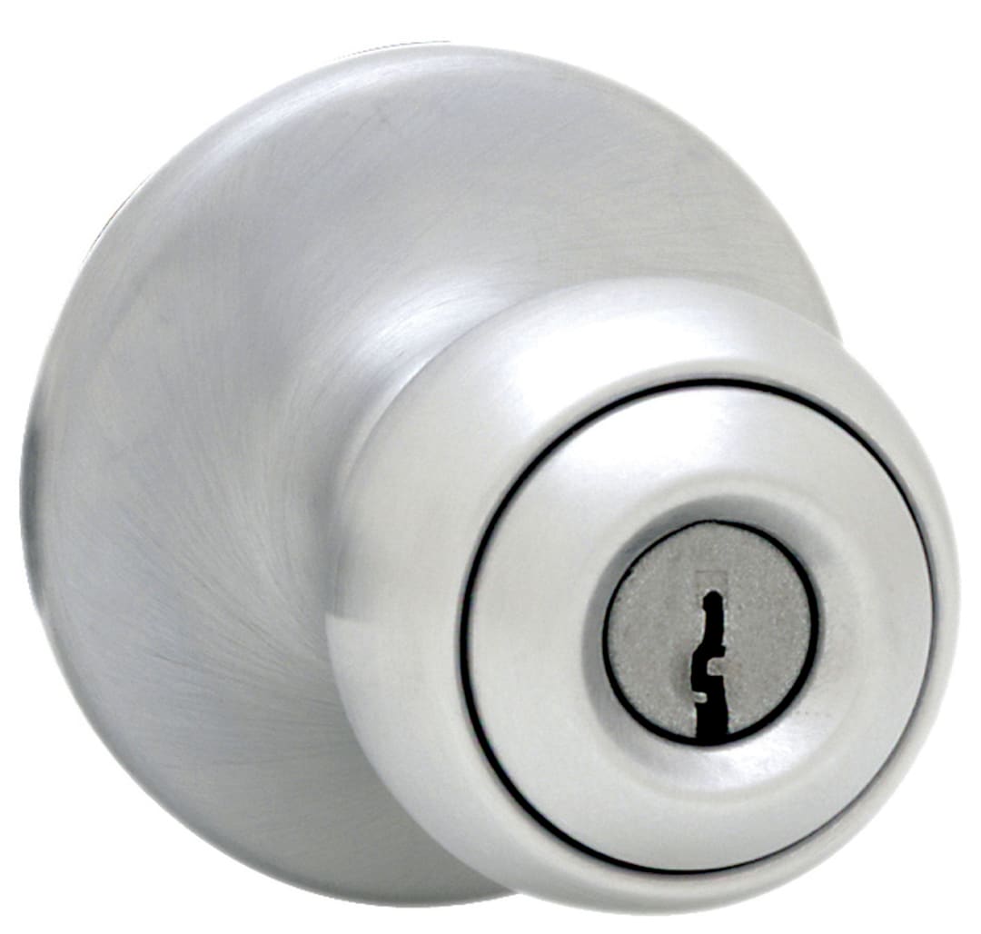 Yukon Entry Knob featuring SmartKey Security™ in Satin Chrome