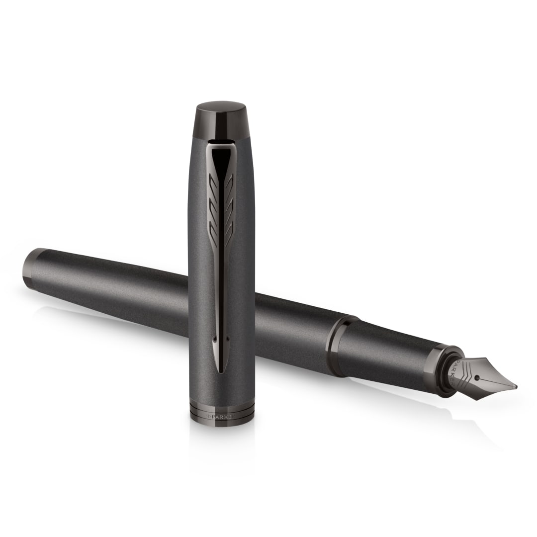 Parker IM Pluma Estilográfica Monocromática | Tinta Azul | Acabado y Detalles en gris acerado oscuro | Punta Media | Estuche de Regalo