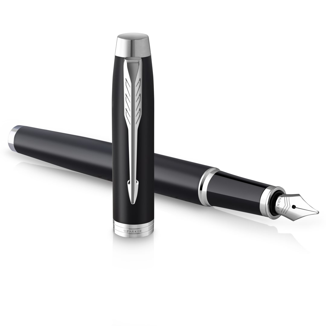 Parker IM Pluma estilográfica | negro mate con detalles cromados | punta fina con tinta azule | caja para regalo