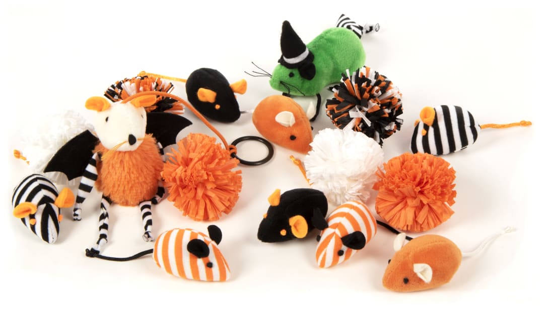 SmartyKat Spooky Treasures (Set of 16) Halloween Plush Catnip Cat Toy Variety Pack