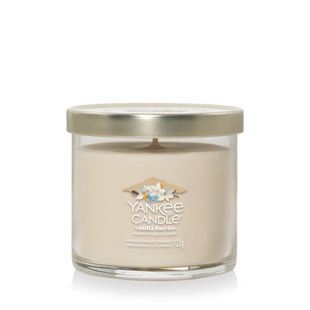 Yankee Candle Vanilla Flurries, 4.3 oz Small Tumbler Candle with up to 40 Hour Burn Time