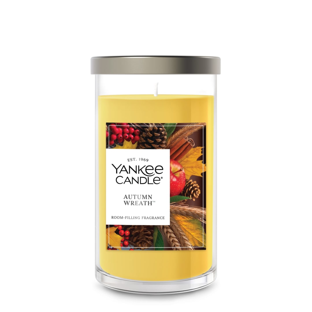 Yankee Candle Medium Pillar Scented Candle with up to 115 Hour Burn Time, Premium Plant Wax Blend for Consistent Burn, 14.25 oz Pillar Candle with Room Filling Fragrance, Autumn Wreath