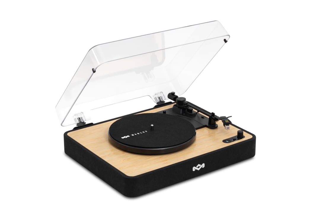REVOLUTION BLUETOOTH TURNTABLE
