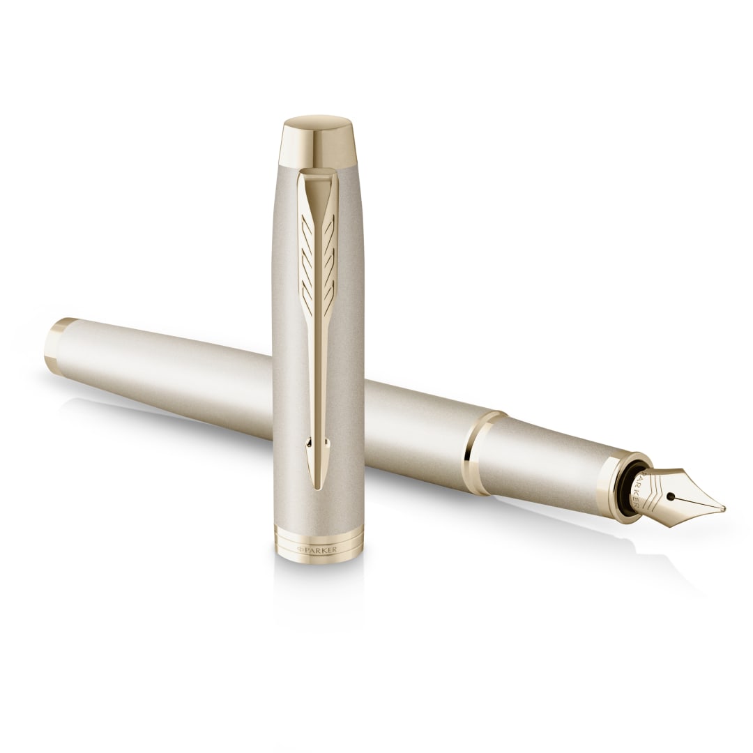 Parker IM Pluma estilográfica monocromática | Tinta azul | Acabado y detalles en champagne | Punta fina | Estuche de regalo