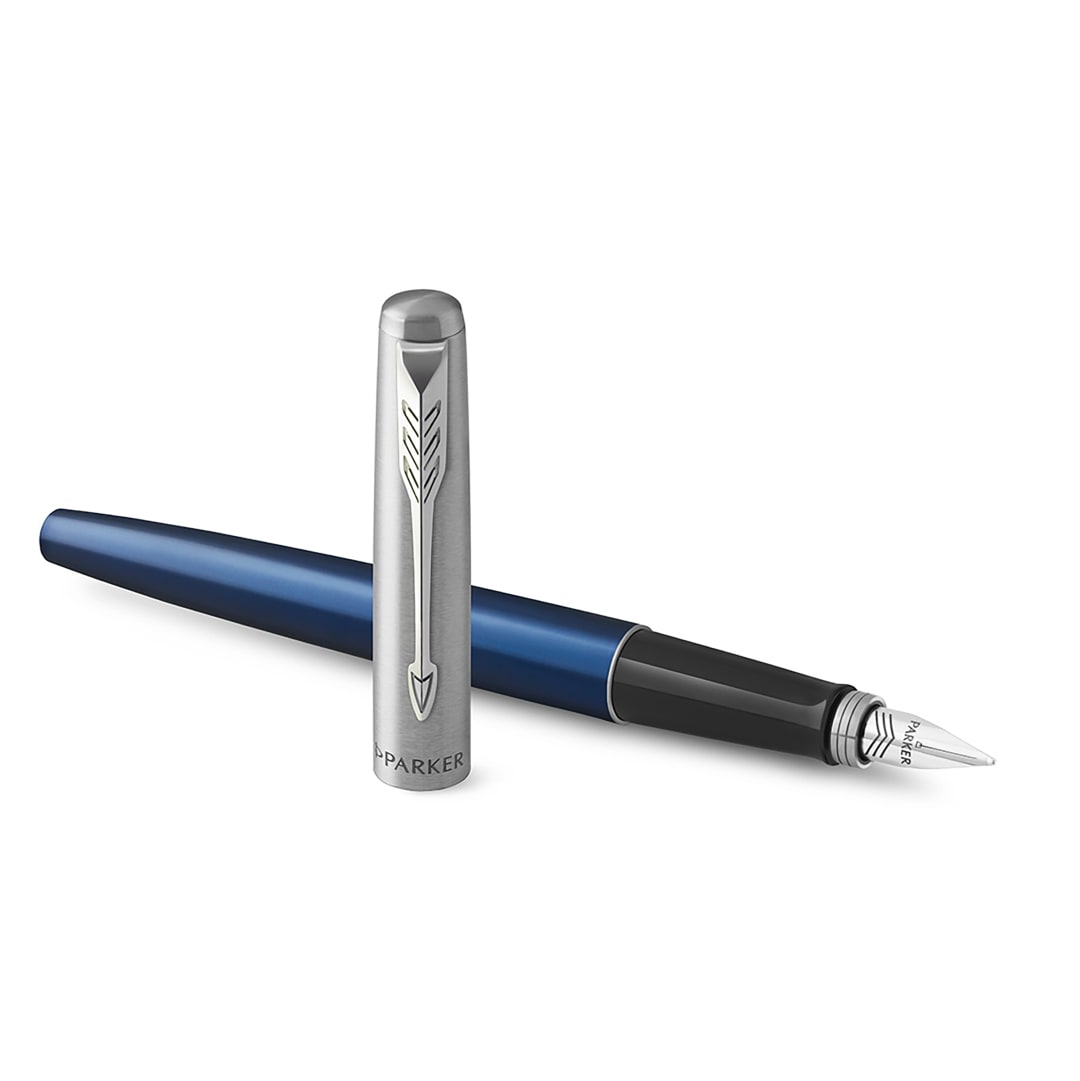 Parker Jotter pluma estilográficade color azul real y tinta azulcon cuerpo de metal y plumín medianoen estuche de regalo