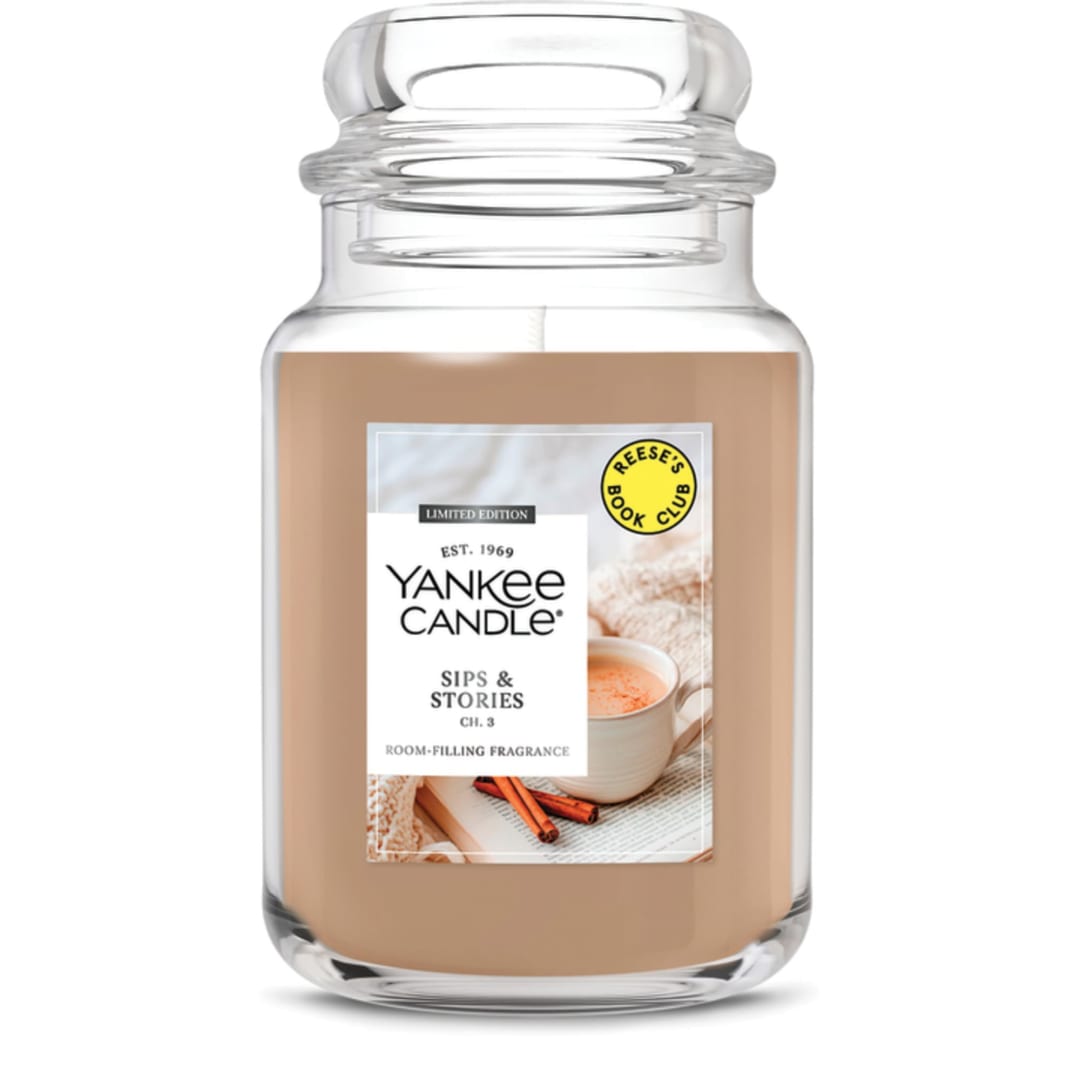 Yankee Candle x Reeses Book Club, Sips & Stories, Fall Scented Candle, Ground Nutmeg Scent, Tonka Bean Scent, 22oz Large Jar Candle with up to 150 Hours Burn Time, Giftable