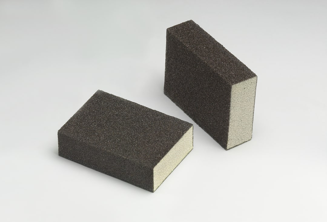 3M™ Štandardná špongia svetlo sivá, 100 mm x 68 mm x 26 mm, jemná