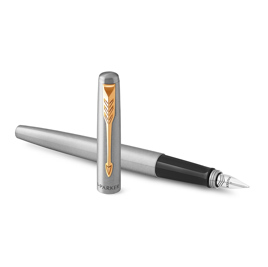Parker Jotter pluma estilográficacuerpo de acero inoxidable con adorno doradoplumín mediano y tinta azulen estuche de regalo
