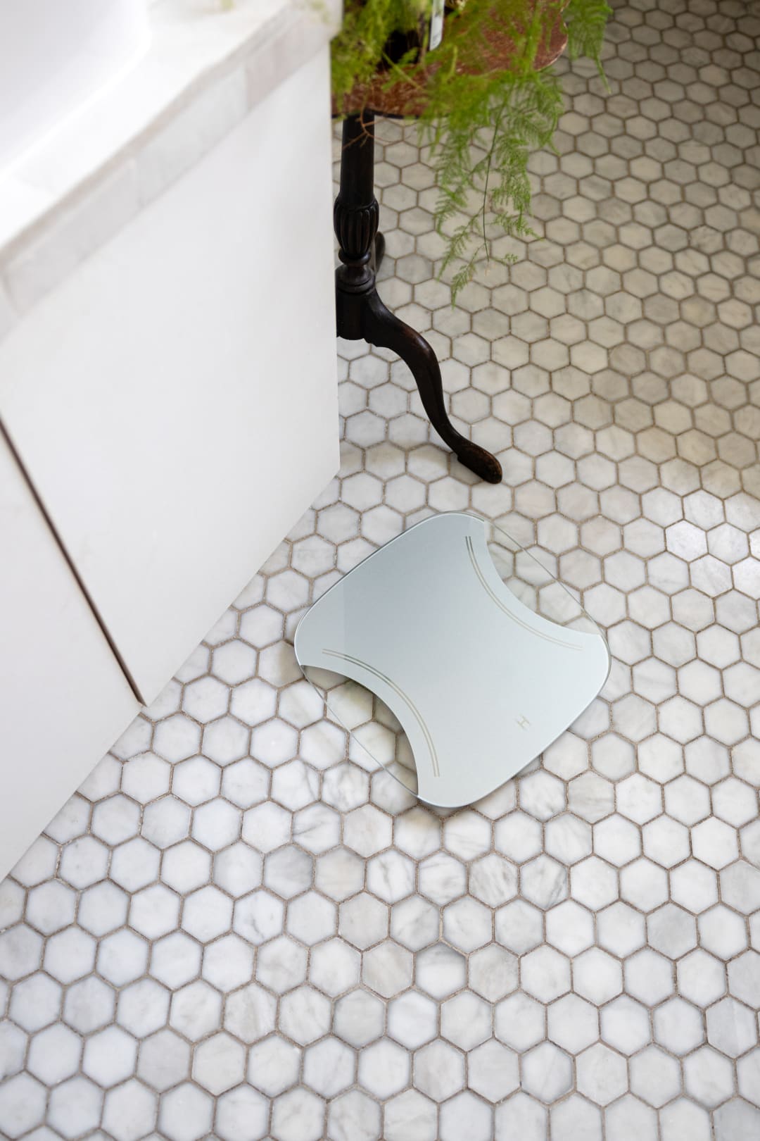 ESSENTIALS BODY WEIGHT SCALE