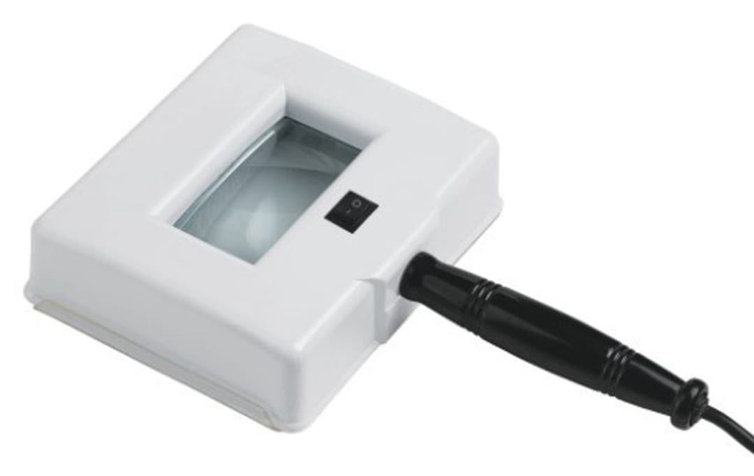 Woods Lamp with Magnifier