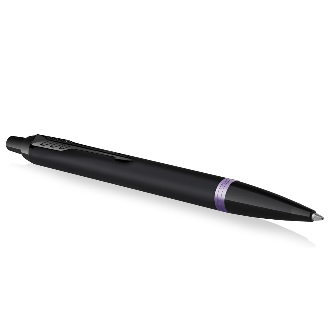 Bolígrafo Vibrant Rings de Parker IM | laca negra satinada con detalles en morado amatista | punta media con recambio de tinta azul | estuche de regalo