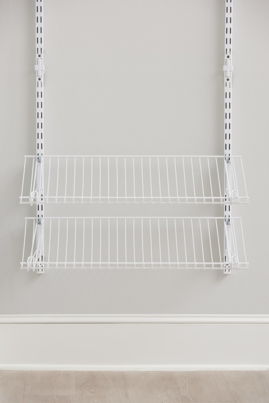 2-4' SHOE SHELF -WHT