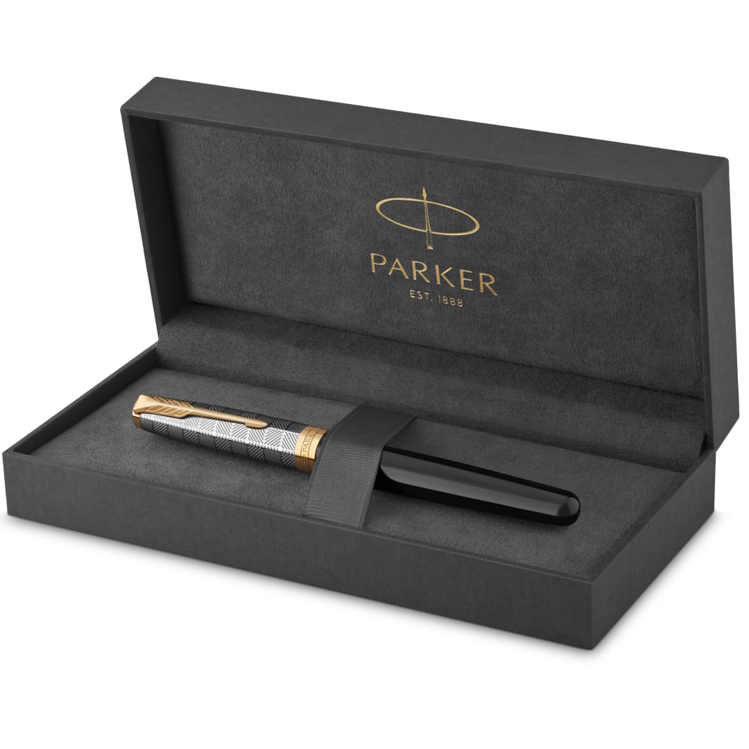 Parker Sonnet Pluma Estilográfica | Premium metal y lacado brillo negro con acabado chapado en oro | Plumín fino de oro de 18 quilates con cartucho de tinta negra | Caja de regalo
