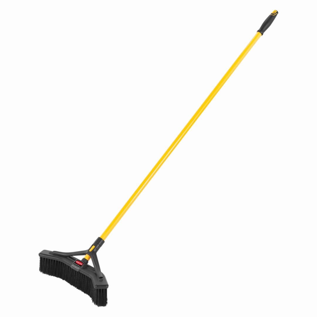 MAXIMIZER™ 18" Medium Push to Center Push Broom, Polypropylene Fill, Black