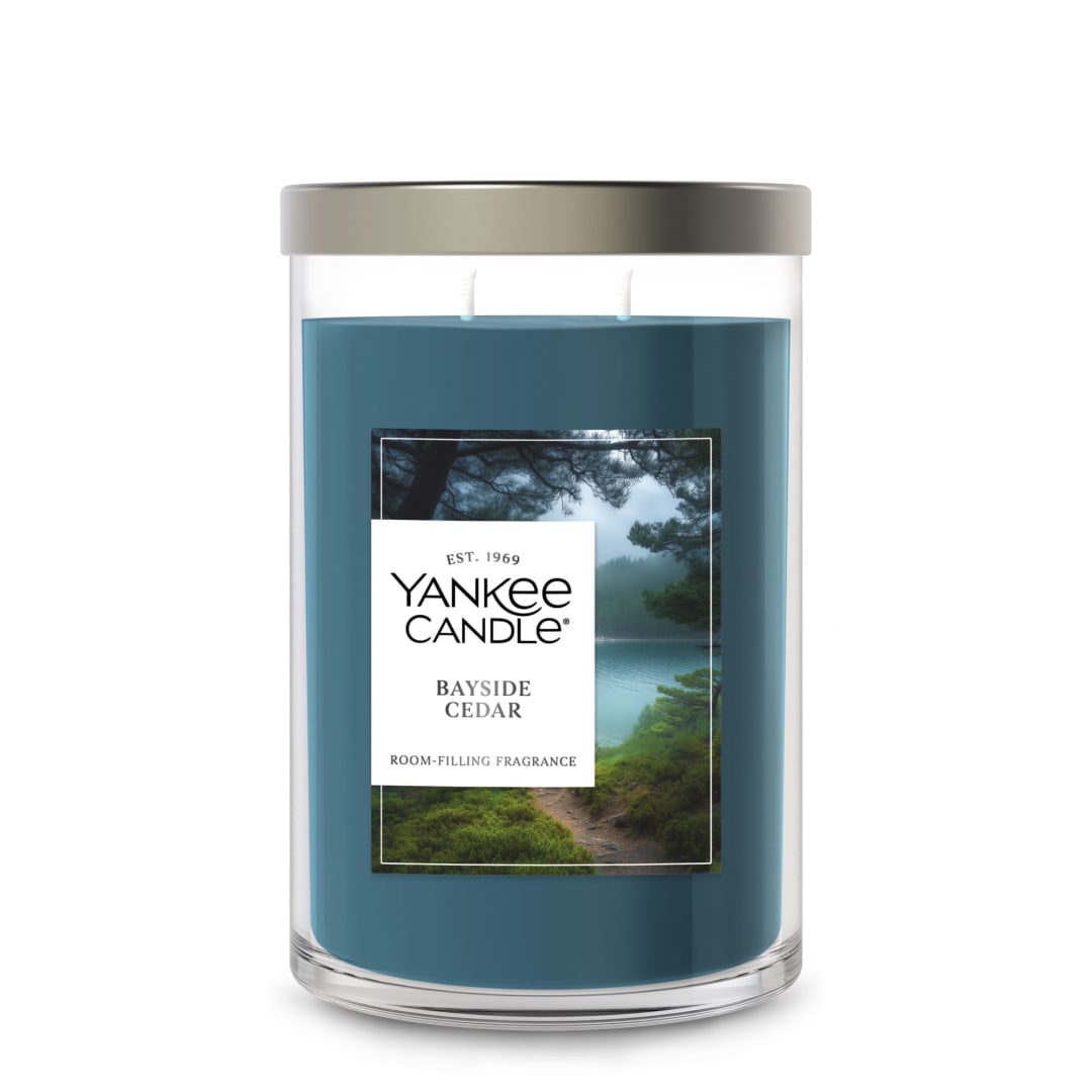 Yankee Candle® Large Tumbler Scented Candle with up to 80 Hour Burn Time, Premium Plant Wax Blend for Consistent Burn, 20 oz Tumbler Candle with Room Filling Fragrance, Bayside Cedar
